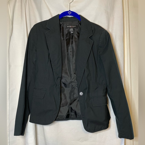 New York & Company Black Blazer w/ One Button and 2 Size Pockets Size 6 - Picture 2 of 11